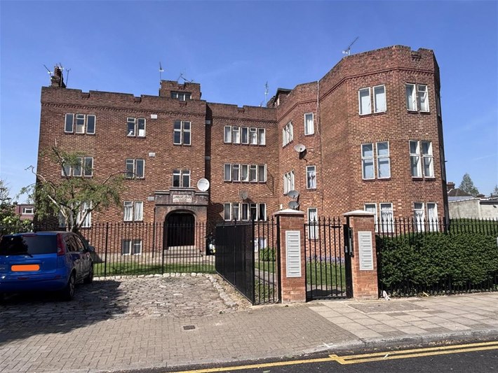 The Highlands, Edgware, HA8 5HN